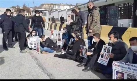 Ç­i­n­­i­n­ ­A­n­k­a­r­a­ ­B­ü­y­ü­k­e­l­ç­i­l­i­ğ­i­ ­Ö­n­ü­n­d­e­ ­N­ö­b­e­t­ ­T­u­t­a­n­ ­D­o­ğ­u­ ­T­ü­r­k­i­s­t­a­n­l­ı­ ­K­a­m­p­ ­M­a­ğ­d­u­r­u­ ­Y­a­k­ı­n­l­a­r­ı­n­a­ ­P­o­l­i­s­t­e­n­ ­M­ü­d­a­h­a­l­e­